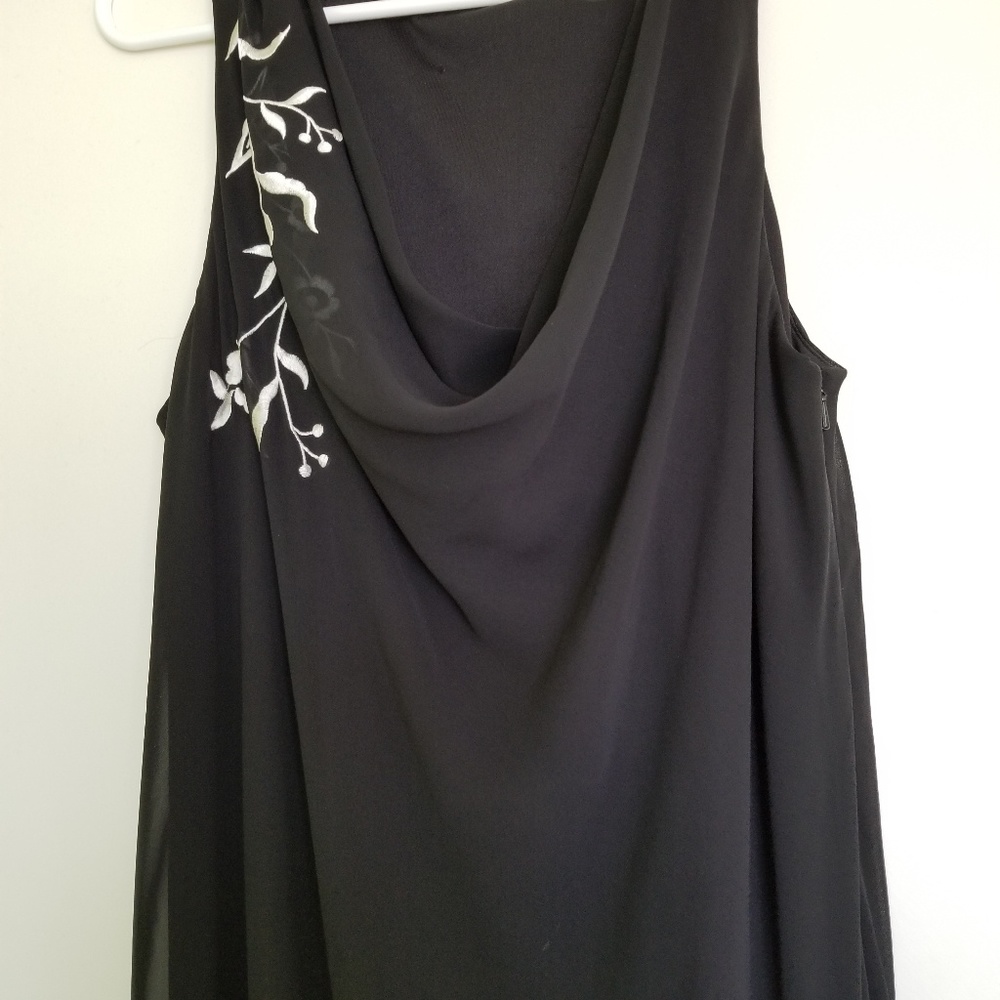 Dress - Picture 4 of 4
